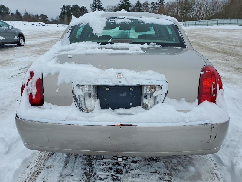 2001 Lincoln Town car Signature
