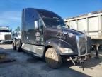 2012 Kenworth T700 Semi Truck