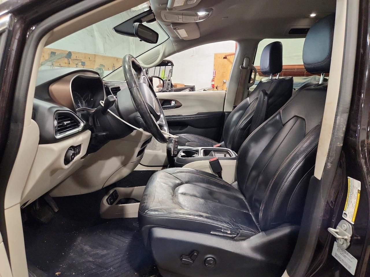 2017 Chrysler Pacifica Touring l