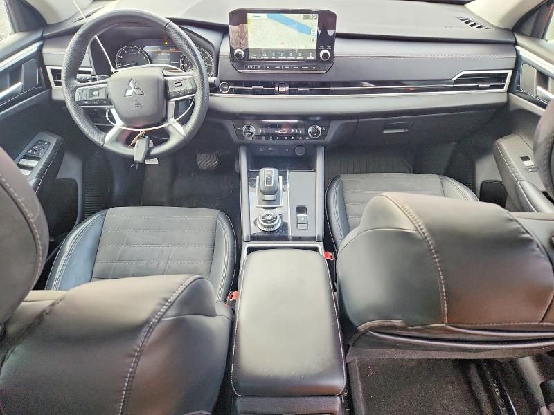 2023 Mitsubishi Outlander se