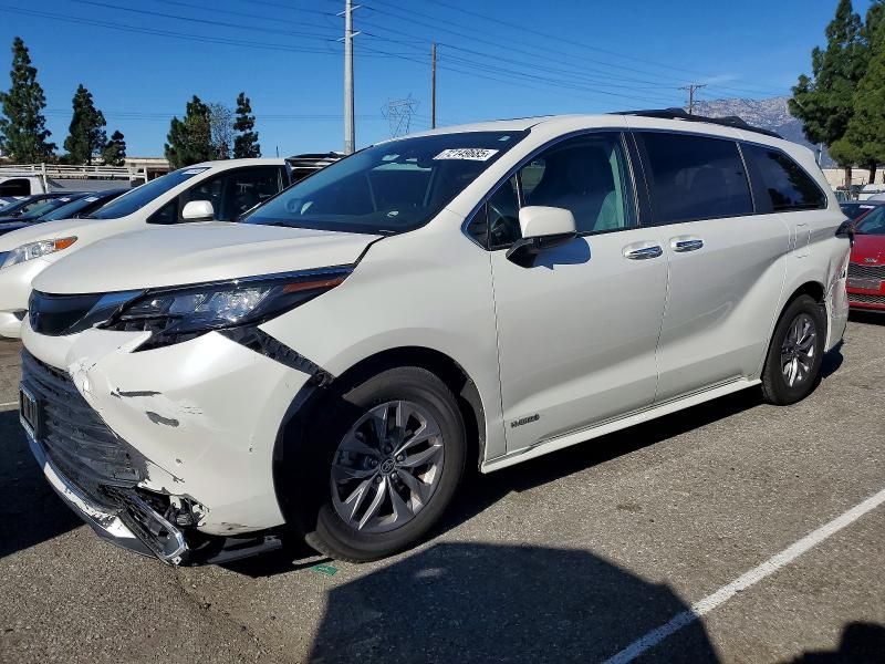 2021 Toyota Sienna xle