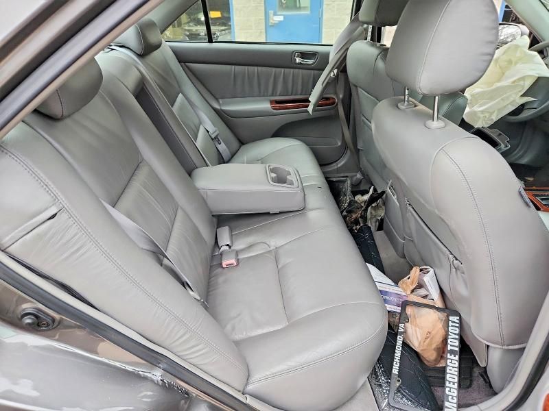 2004 Toyota Camry le