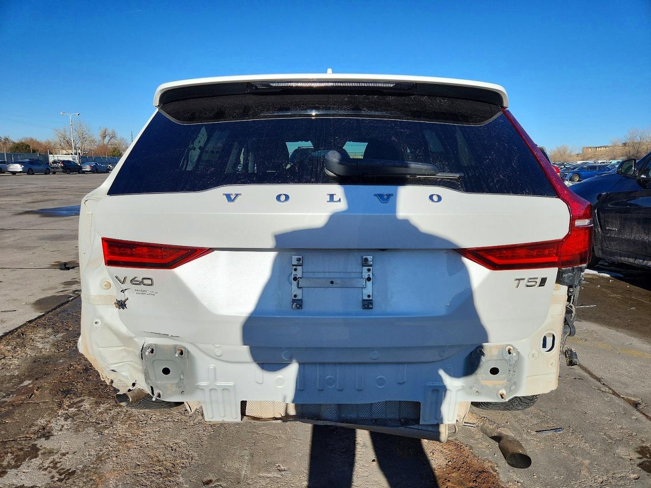 2022 Volvo V60 Cross Country T5 Momentum