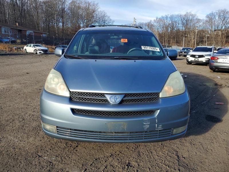 2004 Toyota Sienna xle