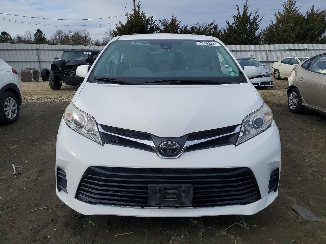 2018 Toyota Sienna le