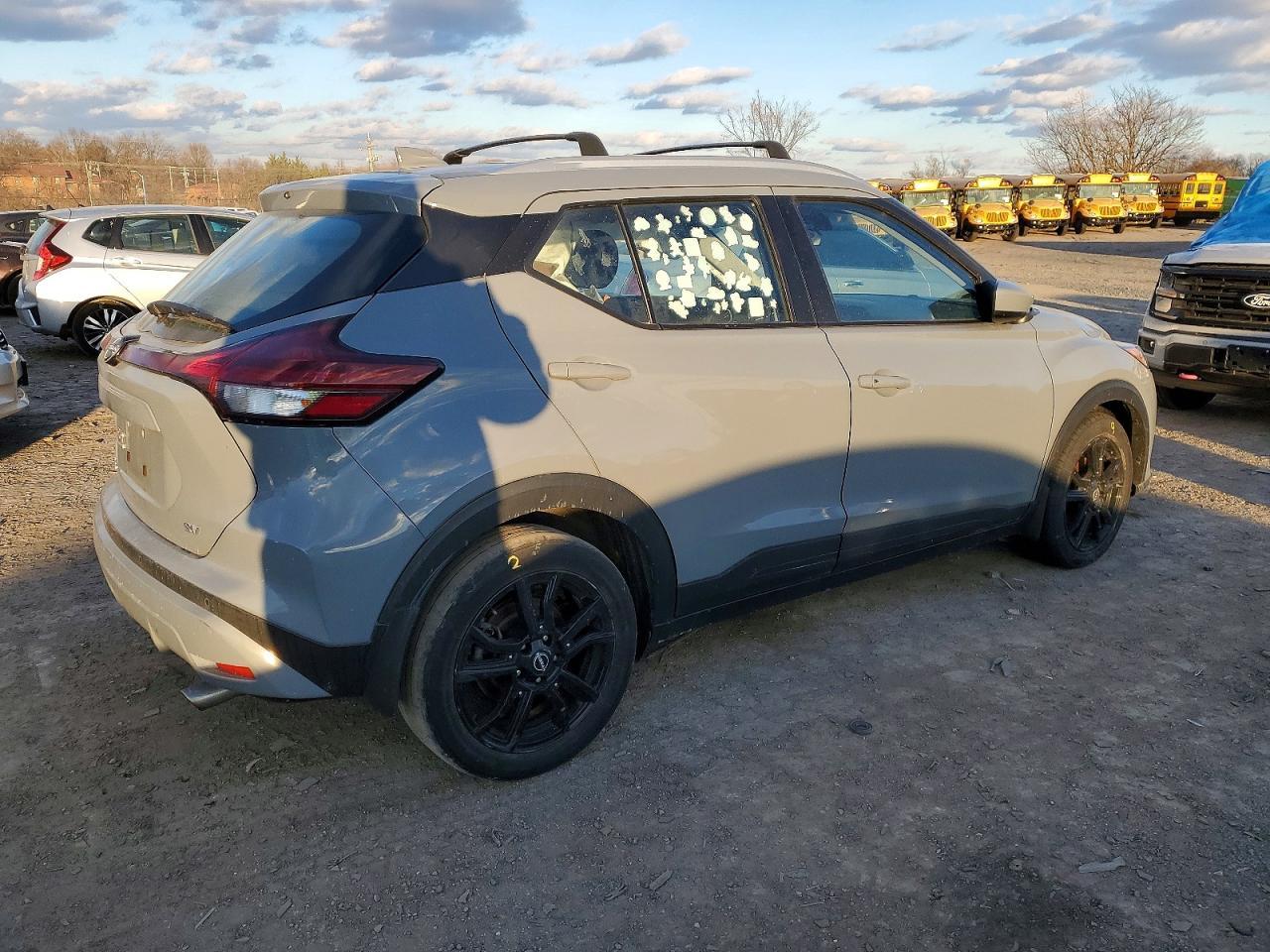 2023 Nissan Kicks sv