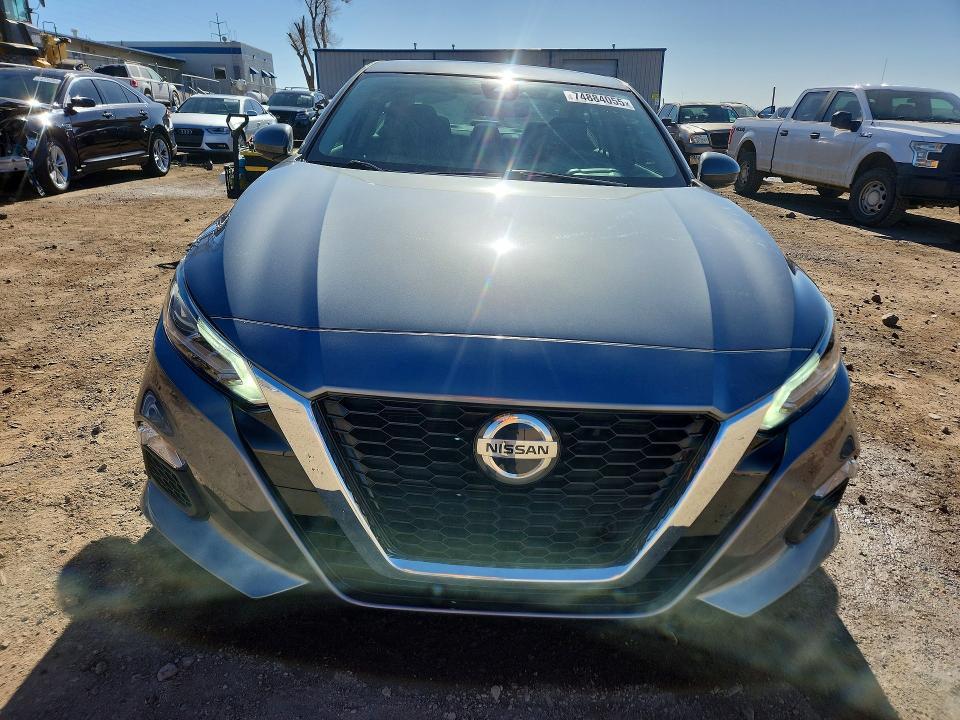 2021 Nissan Altima sv