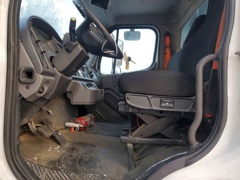 2017 Freightliner Business Class M2 Flatbed Truck