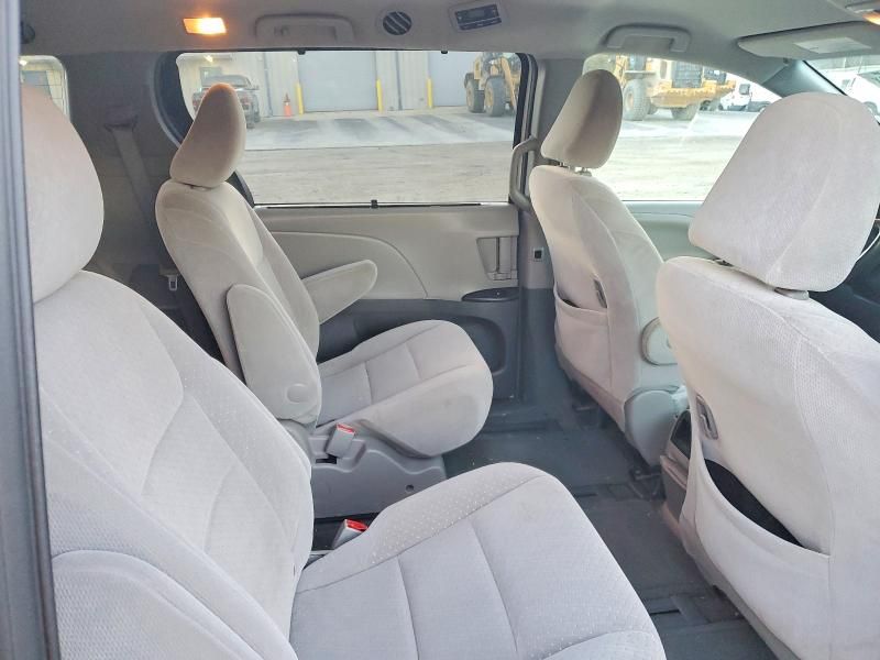 2016 Toyota Sienna le