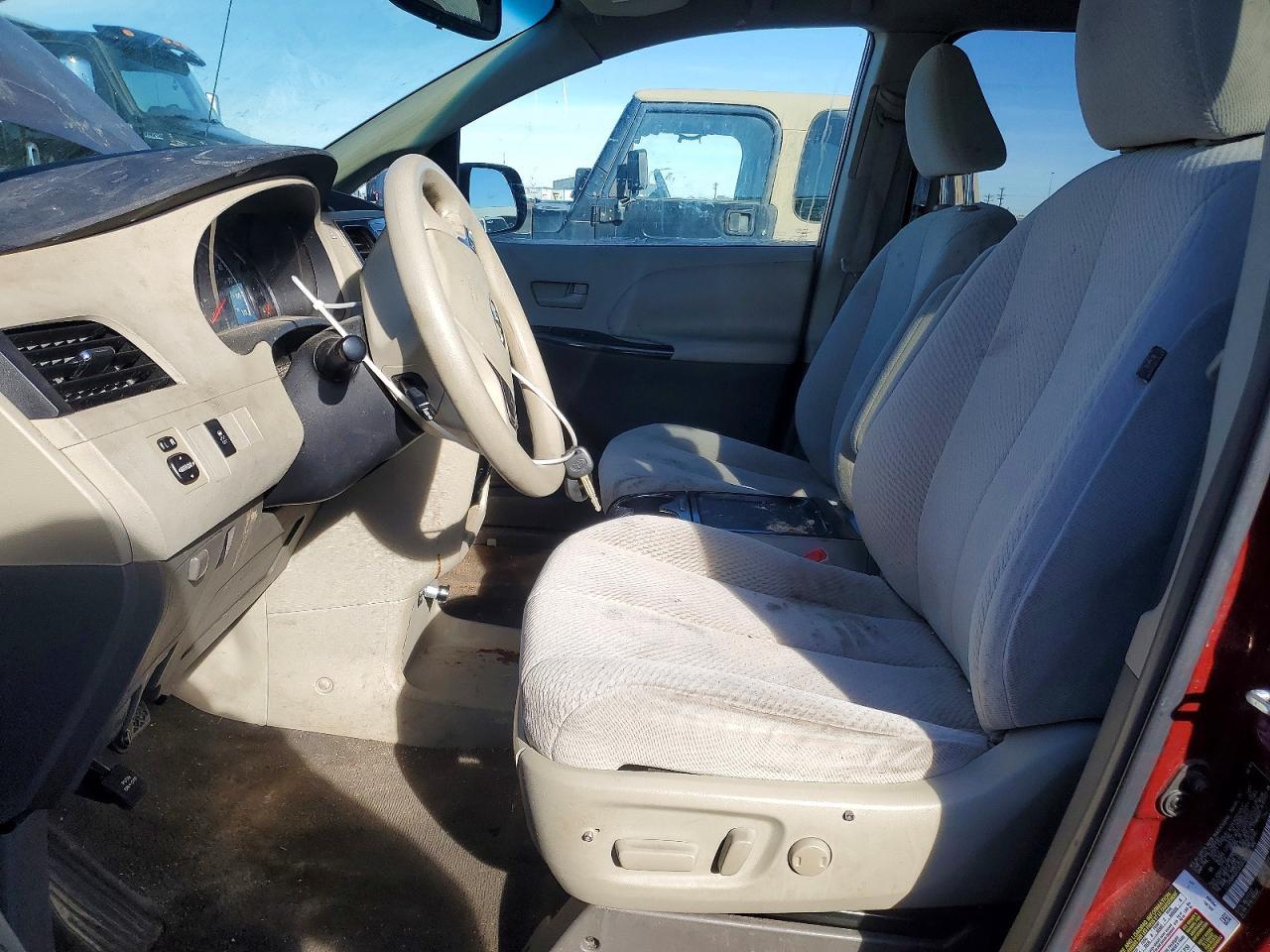 2011 Toyota Sienna le