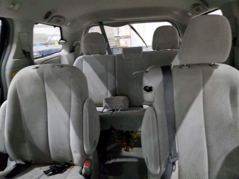 2013 Toyota Sienna le