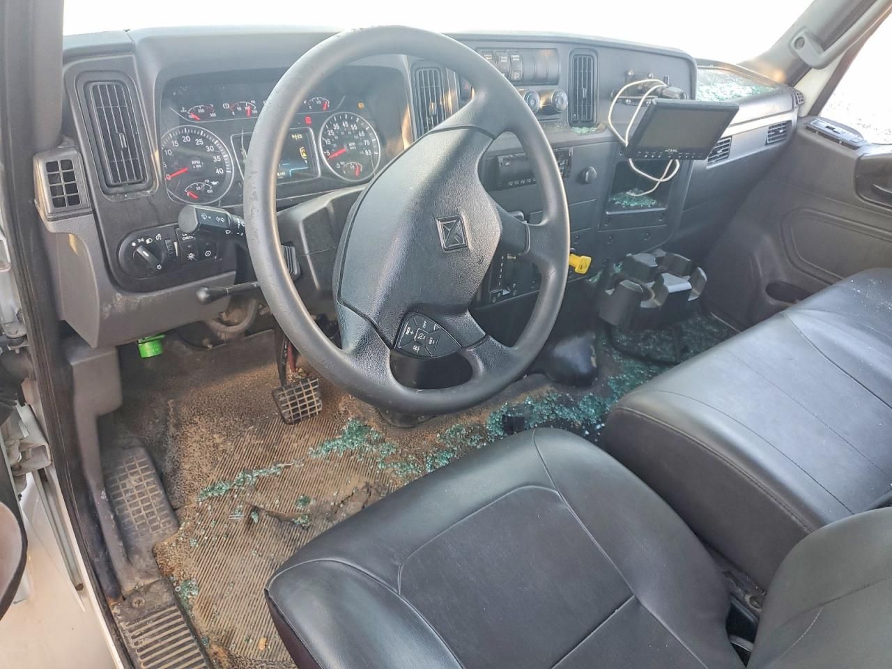 2019 International MV607 BOX Truck