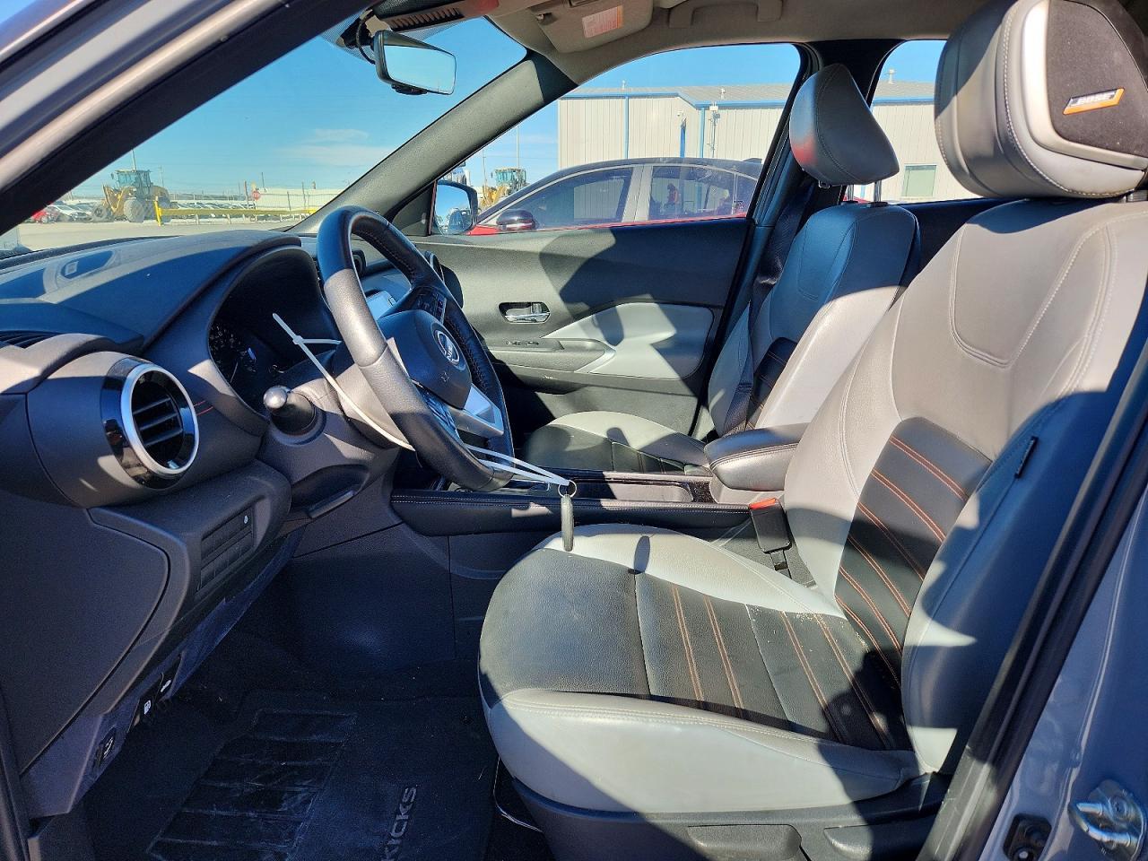 2022 Nissan Kicks sr