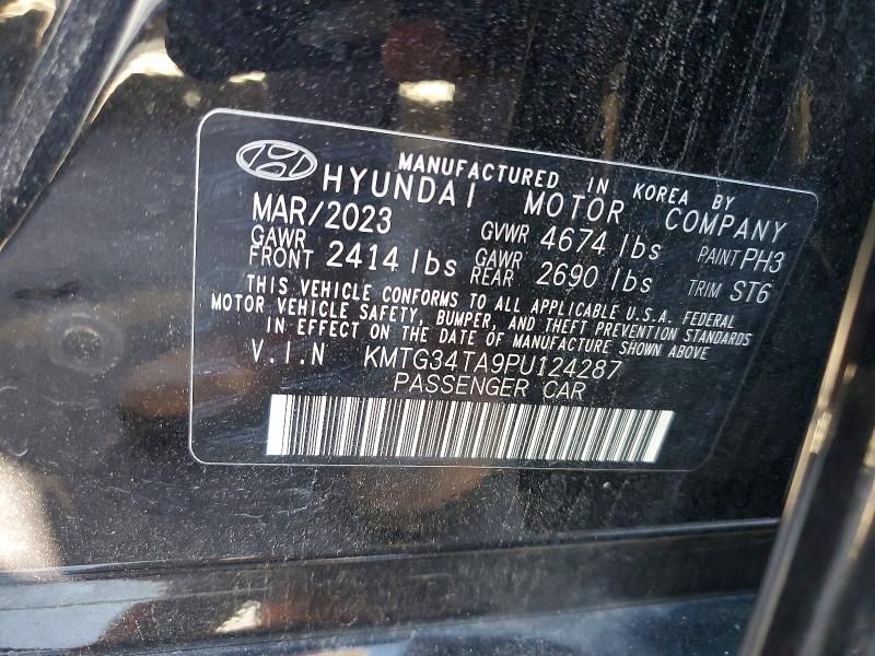 2023 Genesis G70 Base