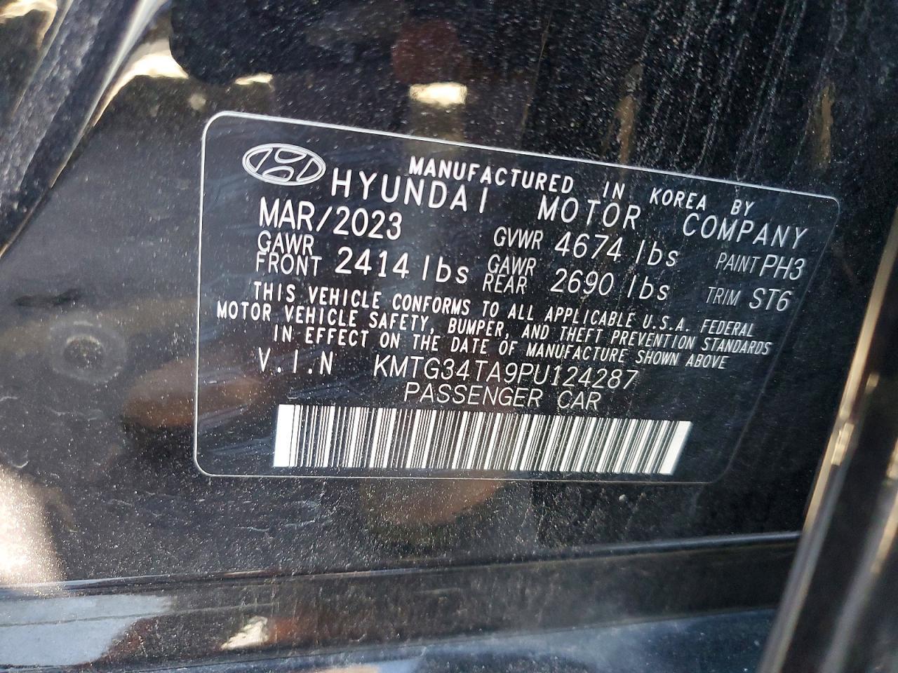 2023 Genesis G70 Base