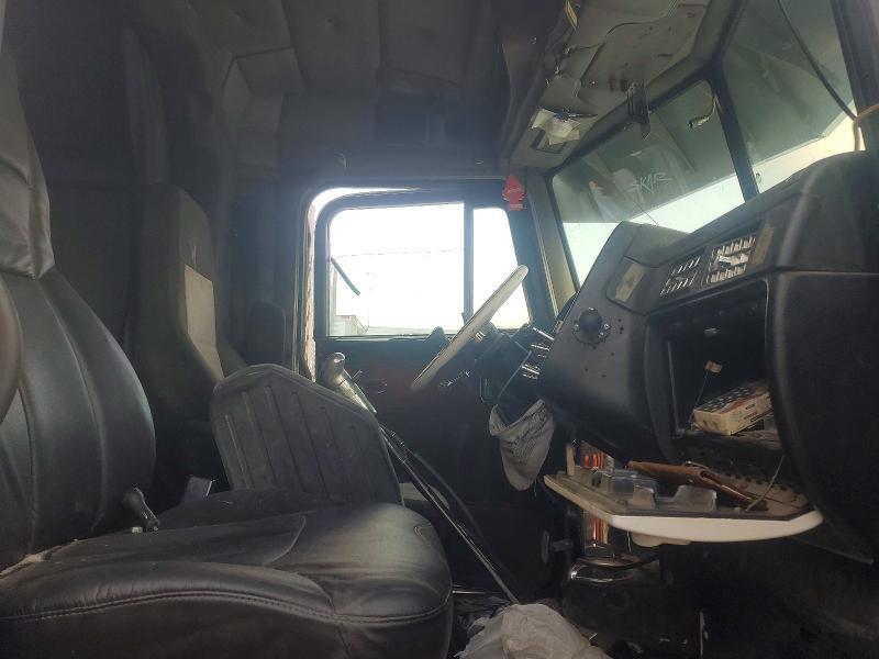 2003 Peterbilt 379 Semi Truck