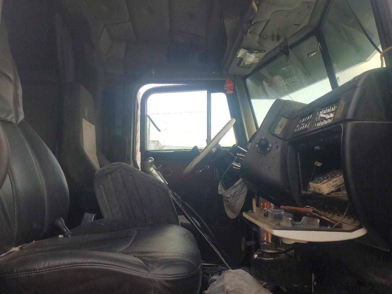 2003 Peterbilt 379 Semi Truck