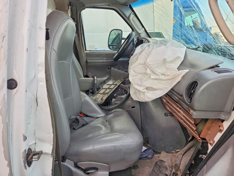 2005 Ford Econoline E350 Super Duty Cutaway Van