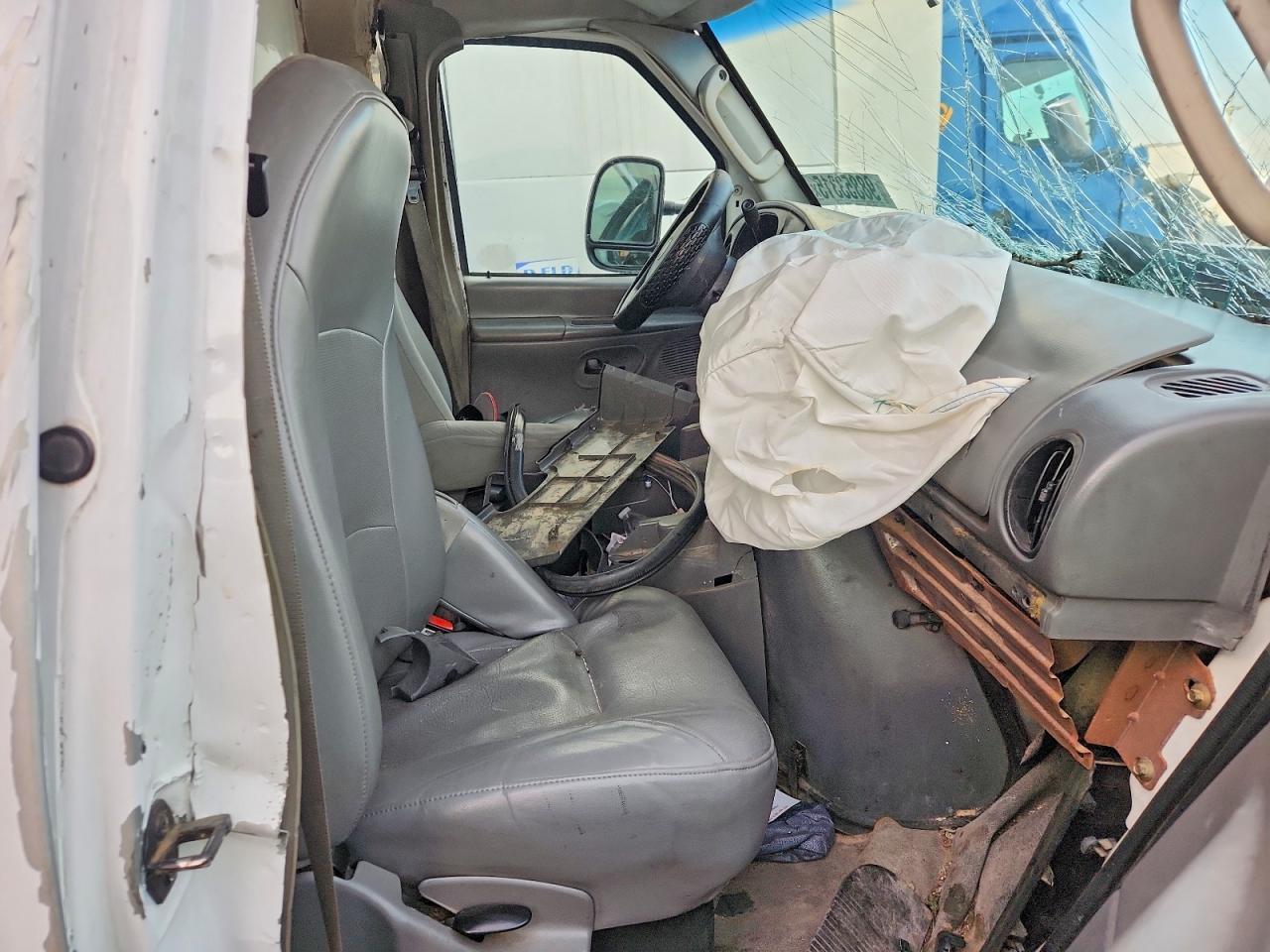 2005 Ford Econoline E350 Super Duty Cutaway Van