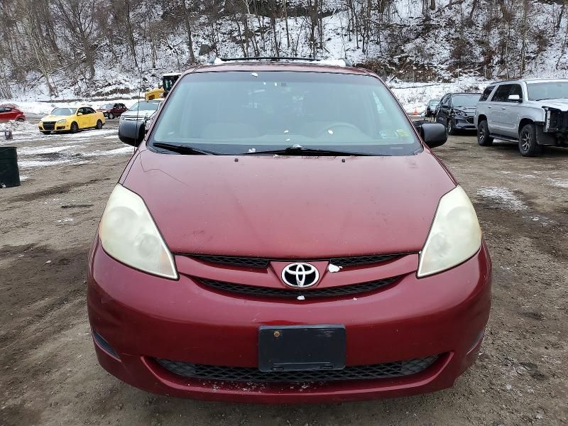 2010 Toyota Sienna ce