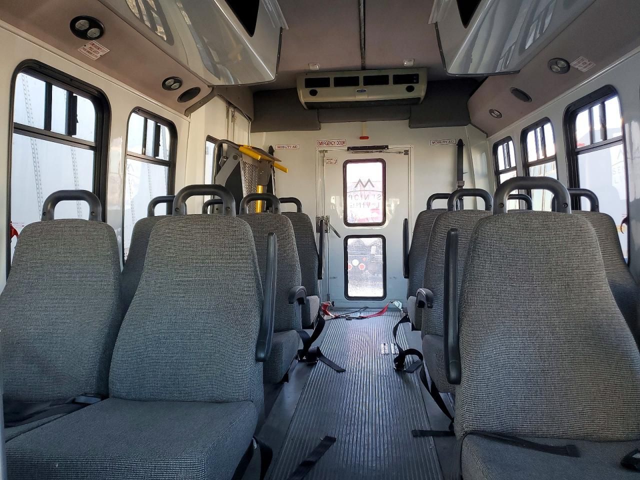 2008 Ford Econoline E350 Super Duty Cutaway Van