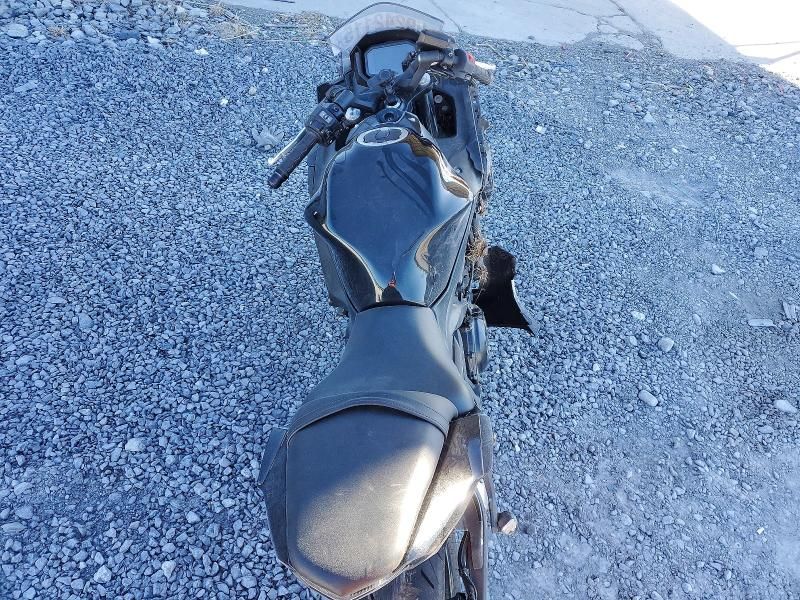 2025 Kawasaki Ex650 r