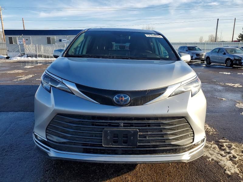 2023 Toyota Sienna Limited