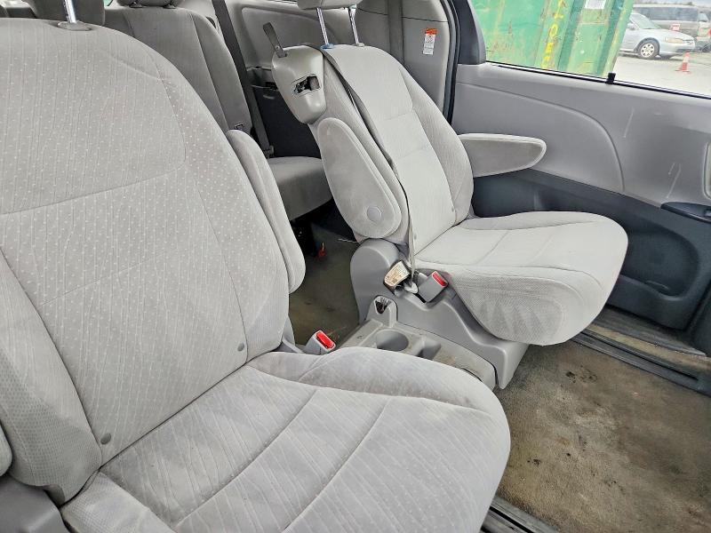 2018 Toyota Sienna le