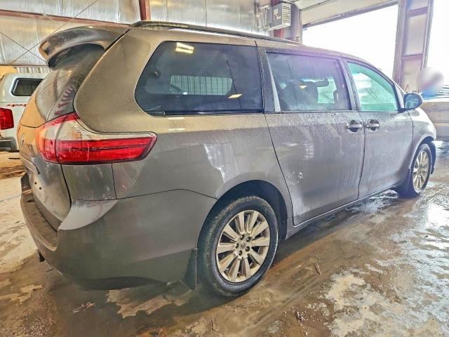 2016 Toyota Sienna xle 7 Passenger
