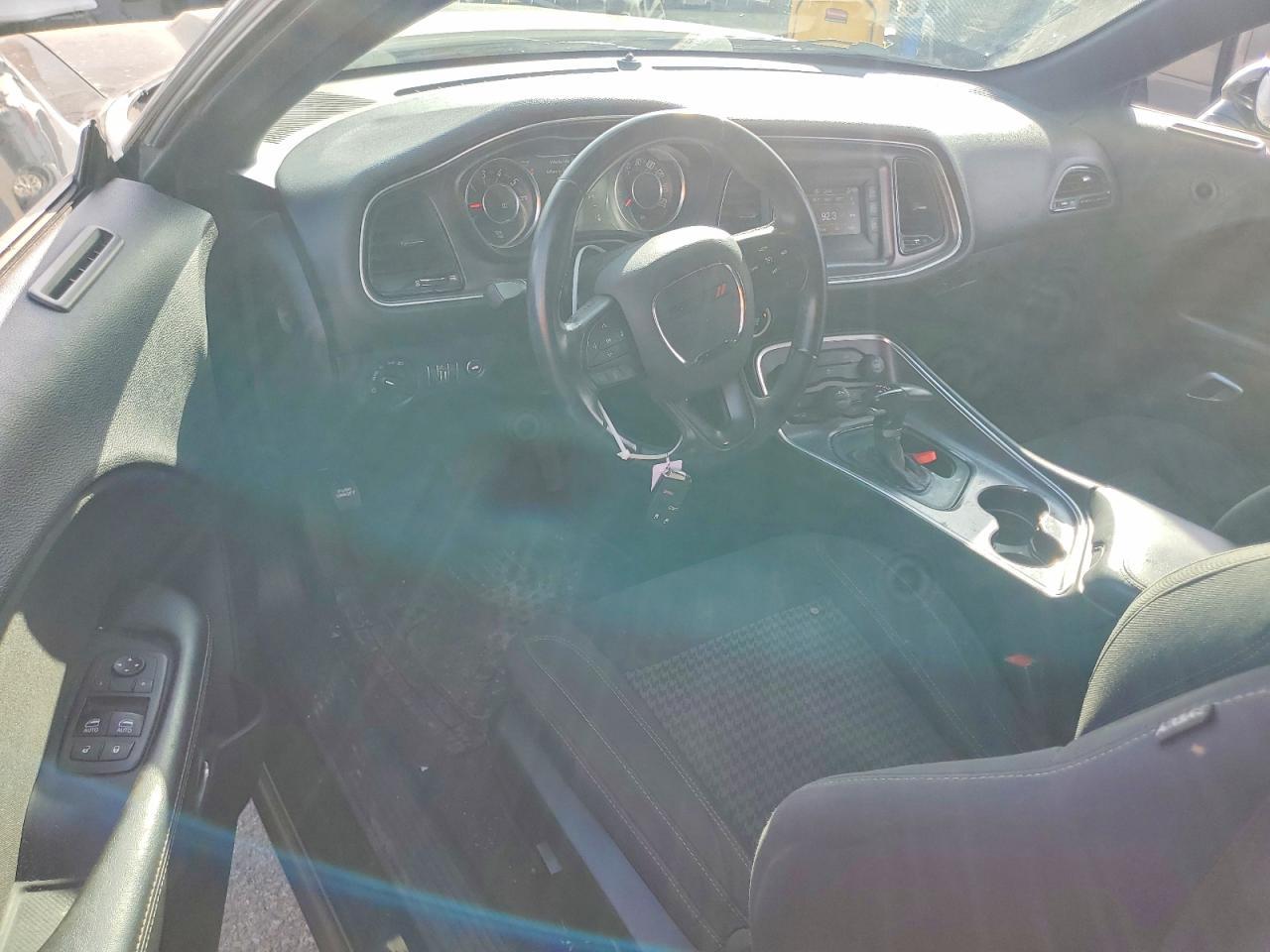 2016 Dodge Challenger sxt