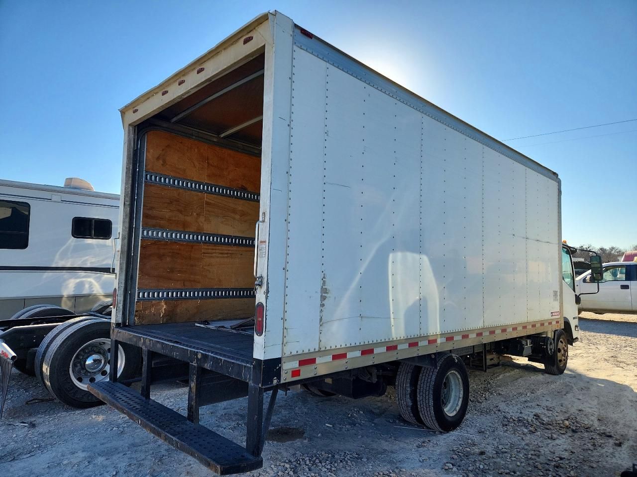 2016 Isuzu Npr box Truck