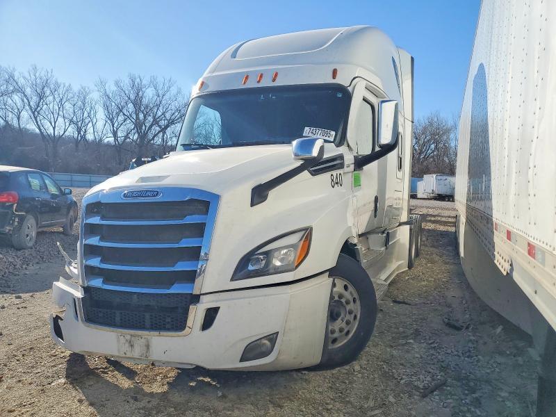 2022 Freigliner 2022 Freightliner Cascadia 126 Semi Truck