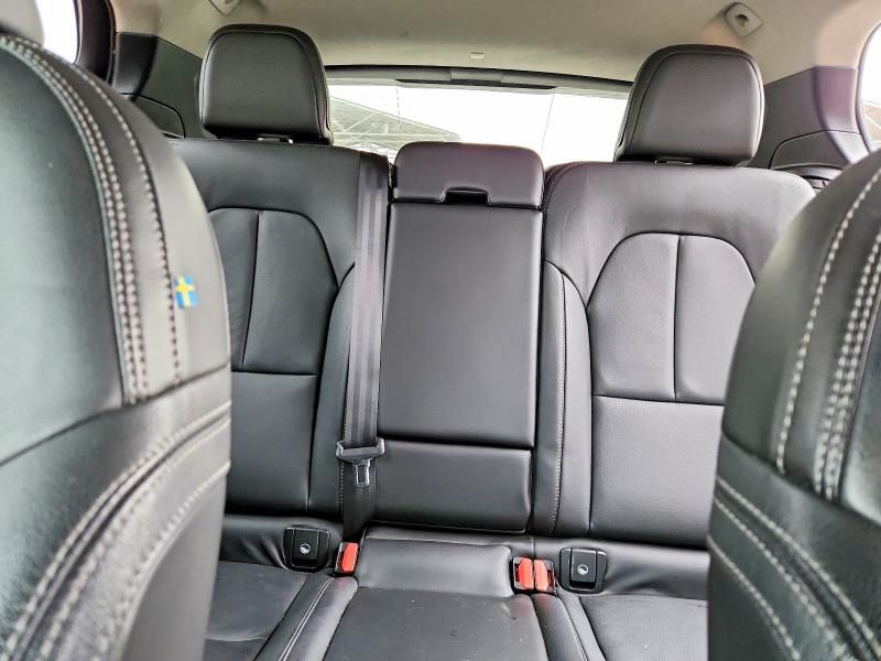 2021 Volvo Xc40 T5 Momentum