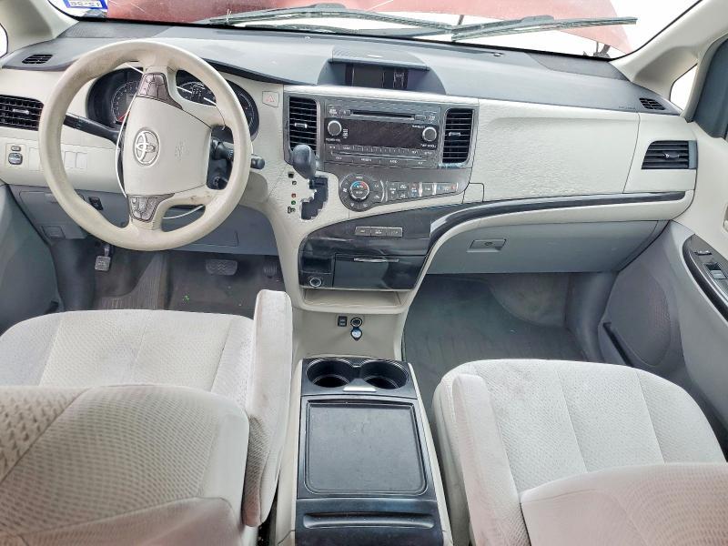 2013 Toyota Sienna le