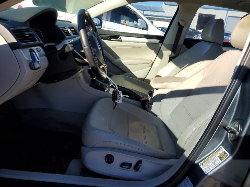 2013 Volkswagen Passat se