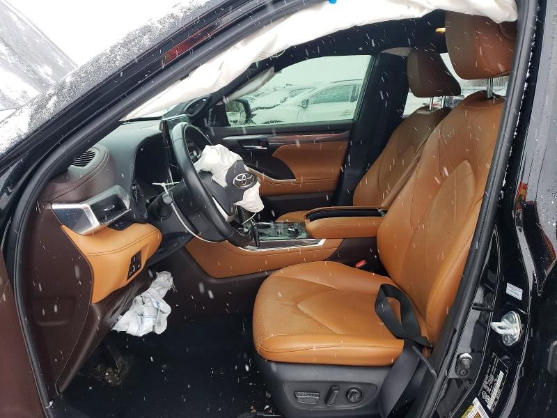 2022 Toyota Highlander Platinum