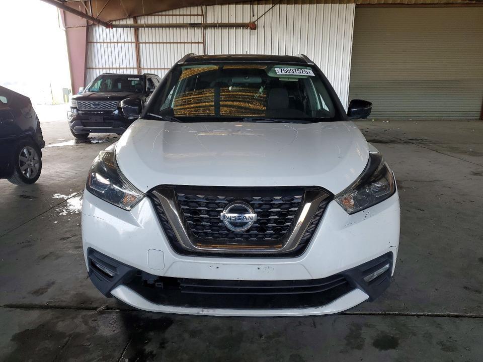 2019 Nissan Kicks sr
