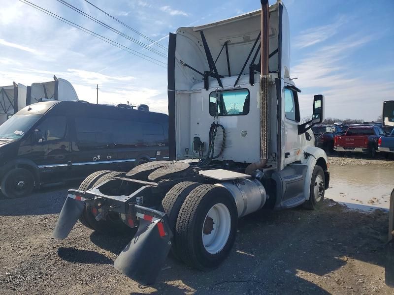 2016 Peterbilt 579 Semi Truck
