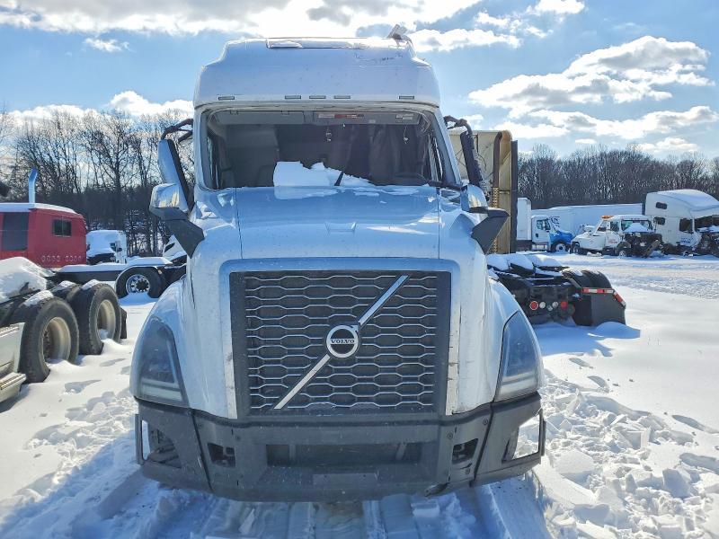 2022 Volv O VNL Semi Truck