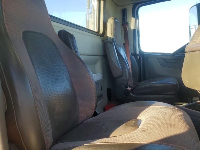 2020 Volvo VNR Semi Truck