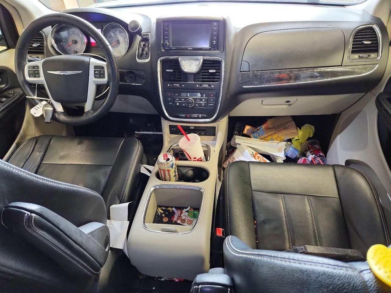 2015 Chrysler Town & Country Touring l