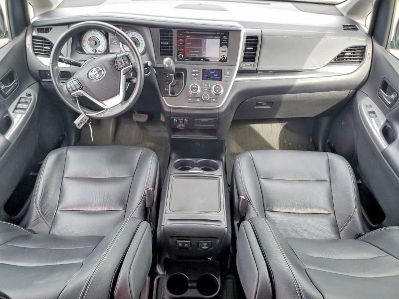 2020 Toyota Sienna se