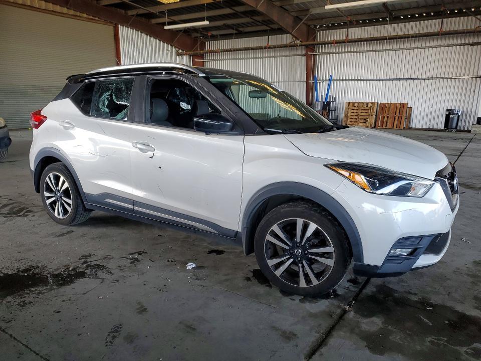 2019 Nissan Kicks sr