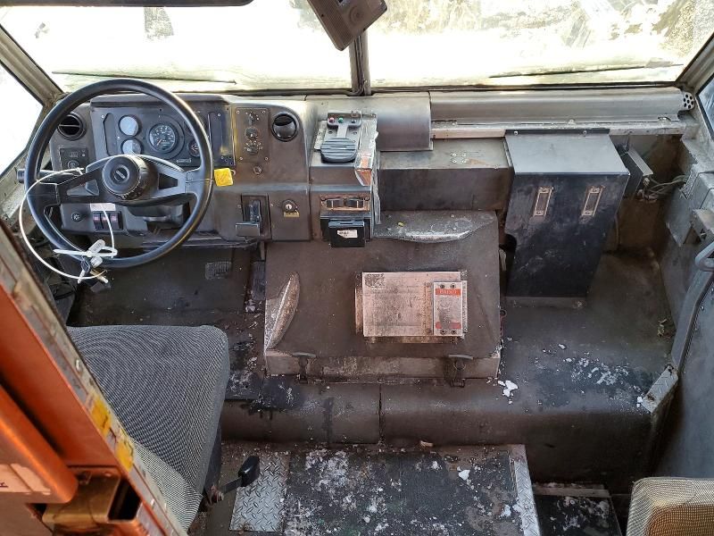 2001 Freightliner Mt45g Delivery Truck