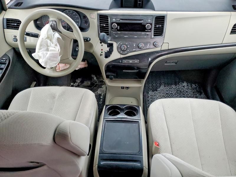 2012 Toyota Sienna le