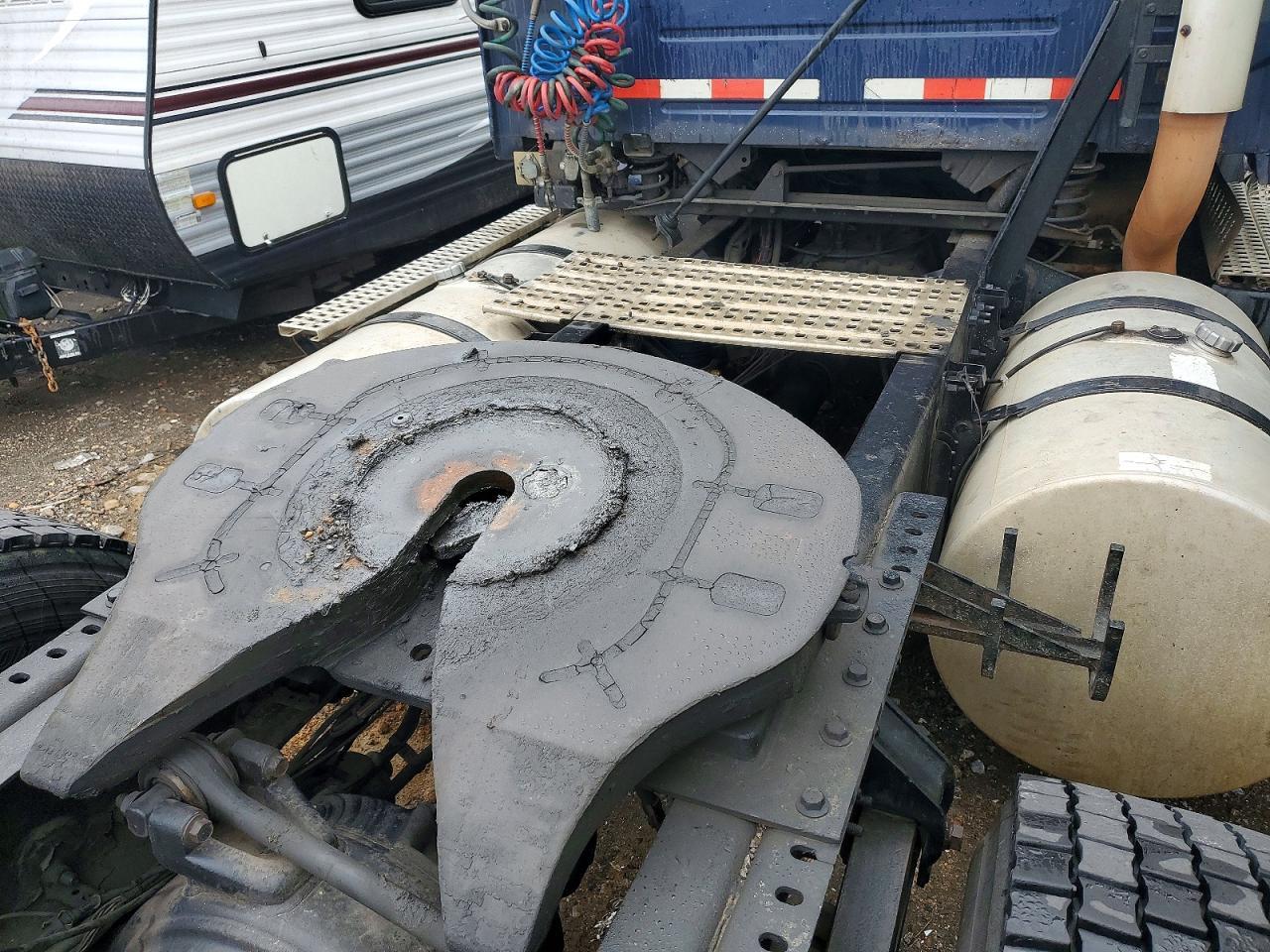 2009 Volvo VNM Semi Truck