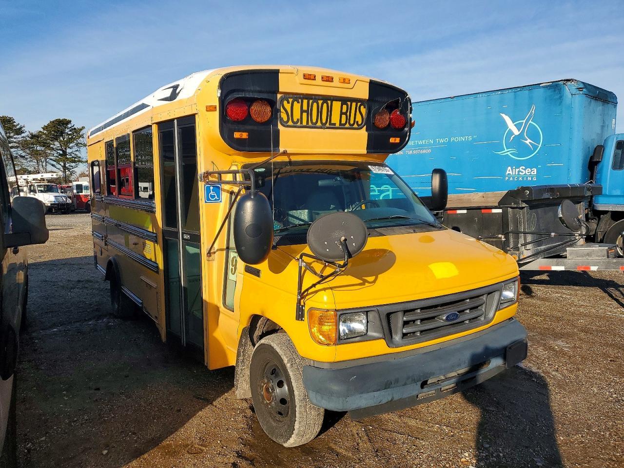 2006 Ford Econoline E450 Super Duty Cutaway Van