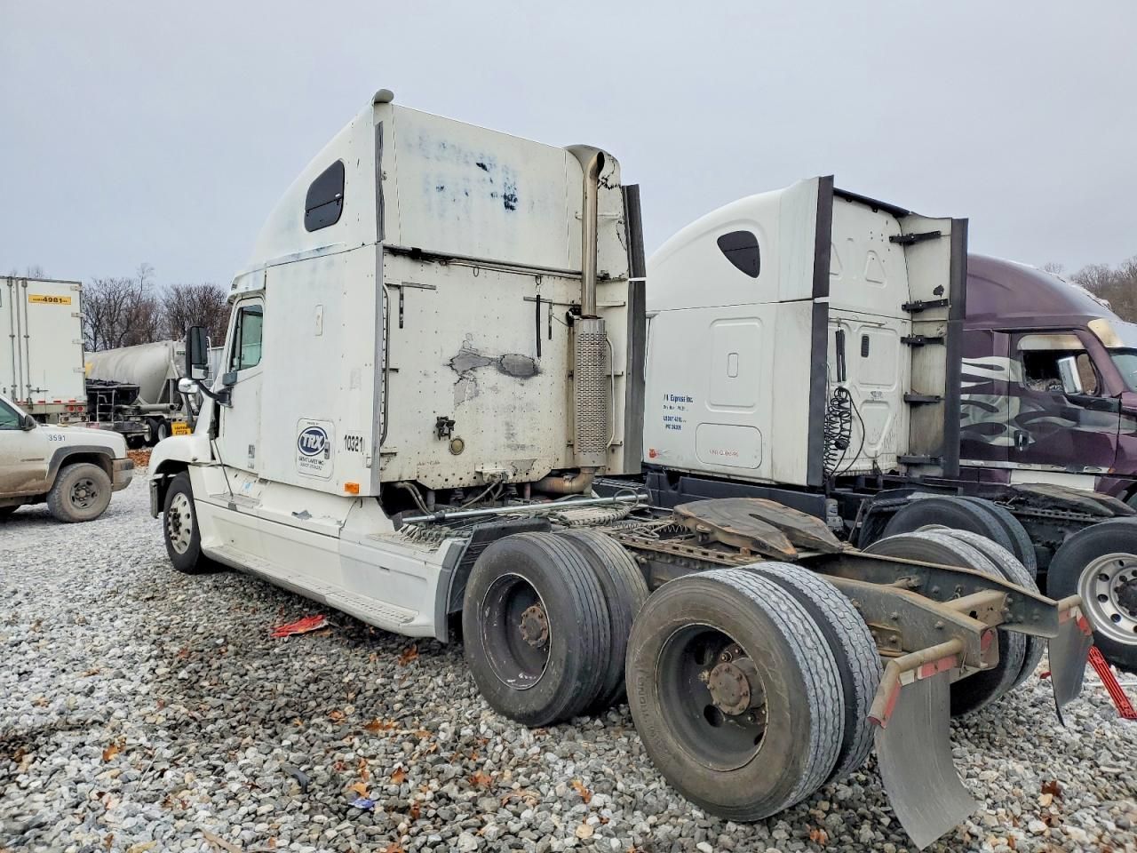 2000 Freightliner Conventional FLC120