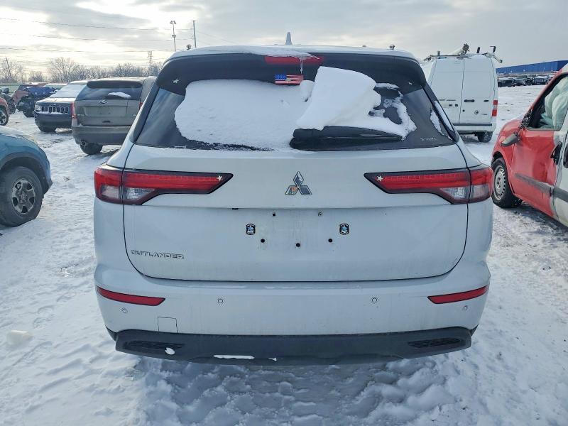 2022 Mitsubishi Outlander es