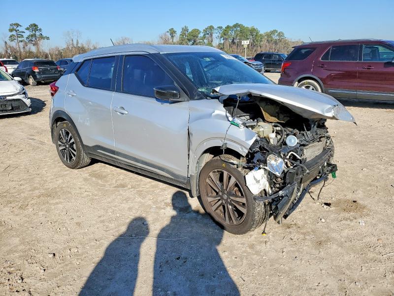 2019 Nissan Kicks s